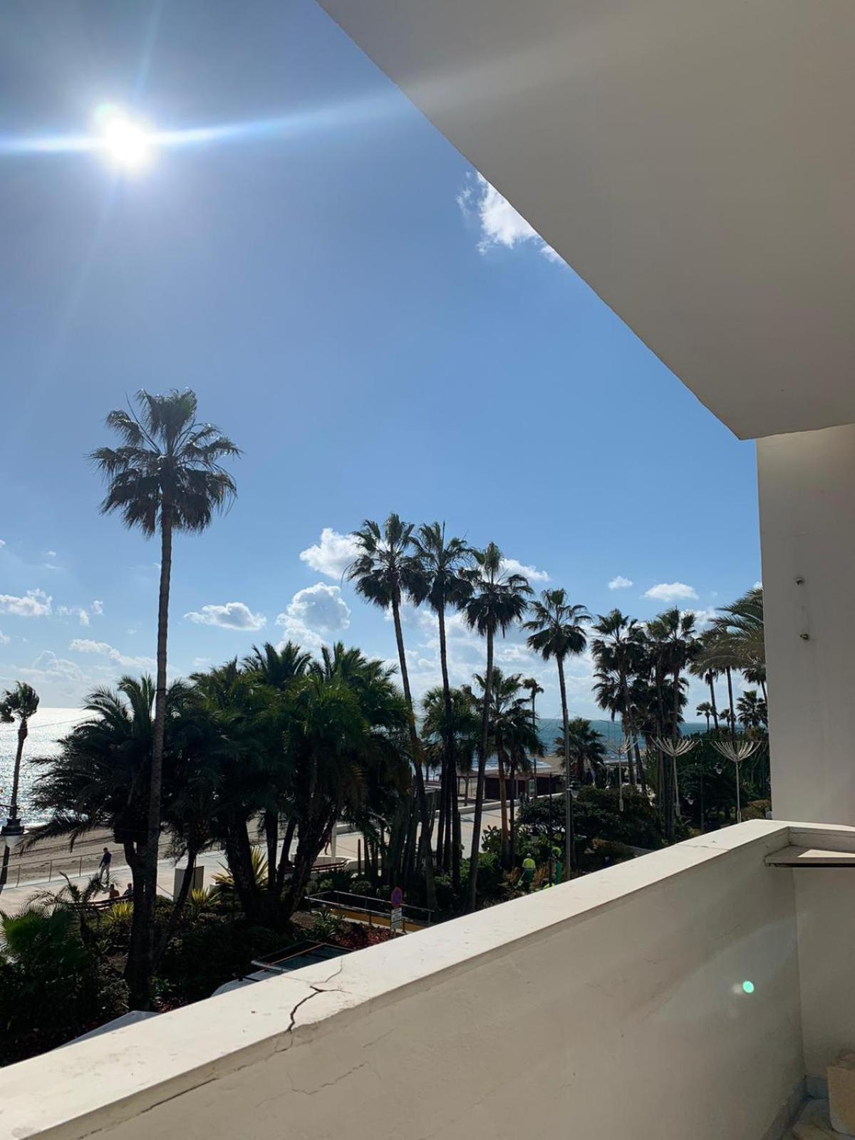 Beachfront Primera Linea De Playa En Casco Antiguo エステポナ エクステリア 写真